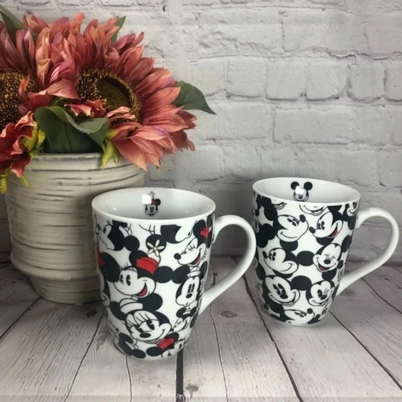 NWT Disney Mickey and Minnie Mouse  pair of Mugs - Picture 1 of 4